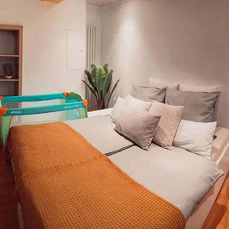 Herkules: Forest-edge With Smart Tvs And Free Parking Apartment *