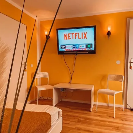 Herkules: Forest-edge With Smart Tvs And Free Parking Apartment